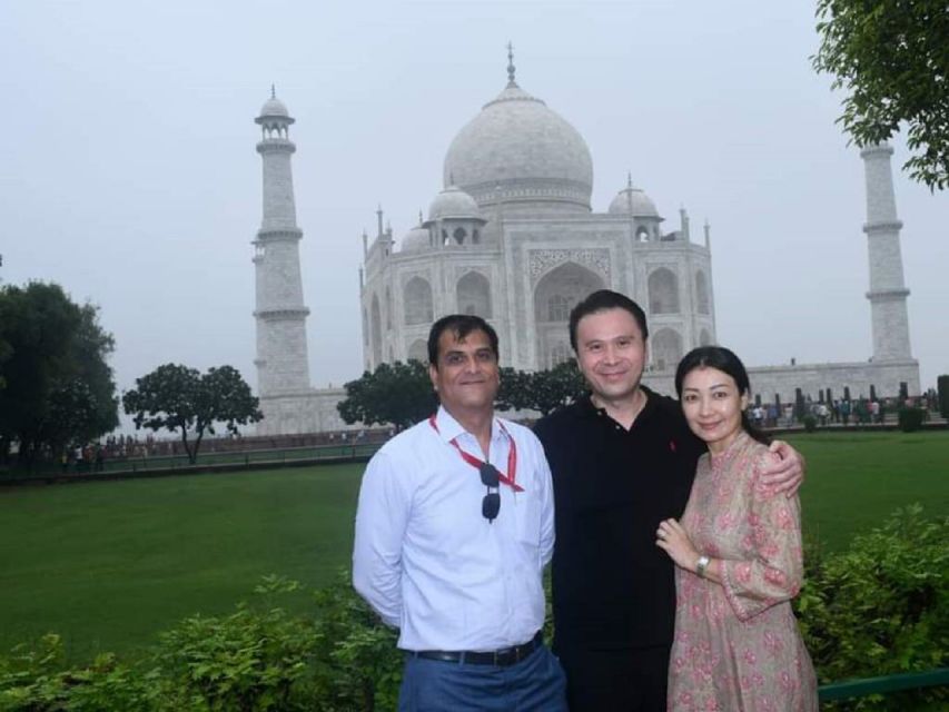 Book Govt. Approved Tour Guide For Taj Mahal & Fort - Meet Your Guide in Agra and Get Going Fast