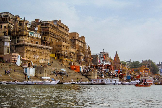 Budget full-day Varanasi tours : for unforgettable experience.. - Dashashwamedh Ghat to Munshi Ghat, step by step along the river