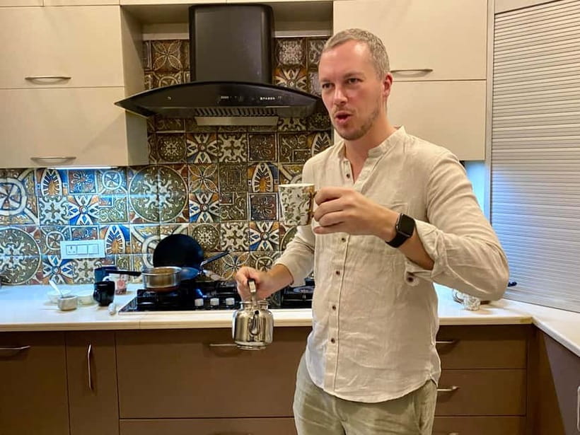 Chai Master Class - Savor Food in an Indian Family Home - A chai master class in a real Indian family home