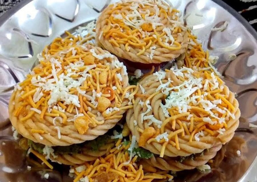 Chennai: 2 Hour Street Food Walking Tour - Market walking and the spice-and-sizzle vibe