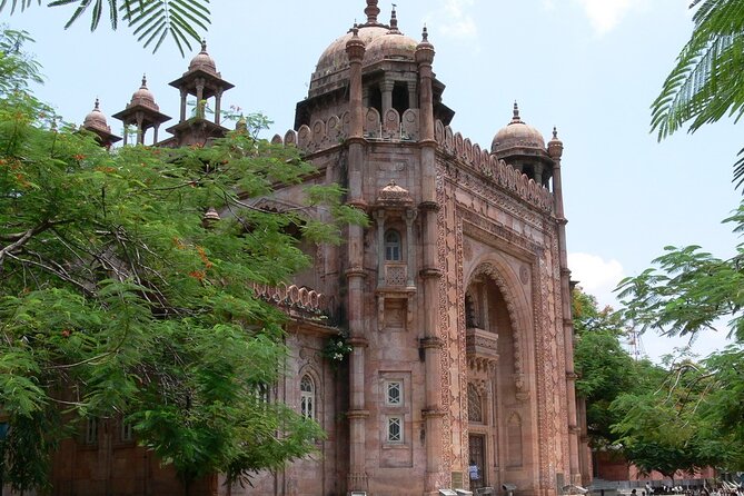 Colonial Charm & Cultural Treasures Chennai Sightseeing Tour - Madras High Court and Ripon Building: courtroom glamour with specific design clues
