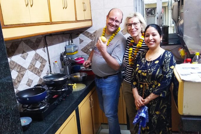 Cooking Demo + Lunch/Dinner and interaction with an Indian family @ Chez Anjali - The Welcome Ritual: Garlands And Tikka As Part Of The Lesson
