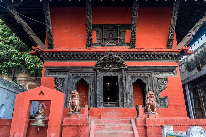 Cultural & Spiritual Trails of Old Town Varanasi Guided Walking Tour - Why the Ghats First: Dasashwamedh Ghat Sets the Tone Fast