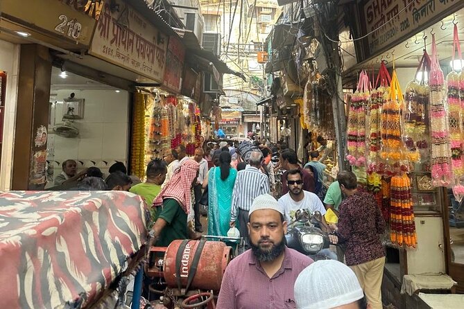 Customized Half Day and Full Day Delhi Shopping, Street Food Tour - Getting oriented fast: pickup, a private car, and bottled-water ease