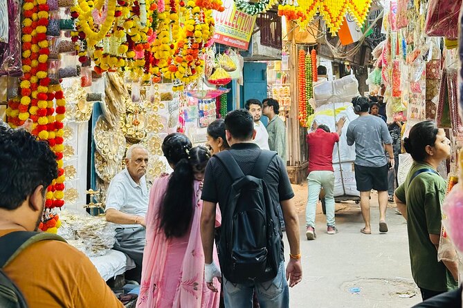 Customized Half Day and Full Day Delhi Shopping, Street Food Tour - Dariba Kalan: the pearl street feeling in Chandni Chowk lanes