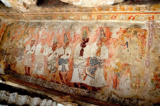 Day trip from Bangalore to Lepakshi for Temple architecture & paintings - Stop 1: Veerabhadra Swamy Temple and what to look for