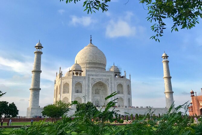 Day Trip to Taj Mahal and Agra from Chennai with Both Side Commercial Flights - Chennai to Delhi to Agra: The Drive That Ties It Together
