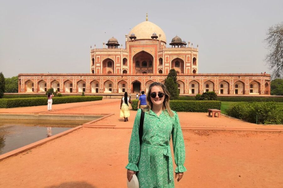 Delhi: 2-Day Delhi & Taj Mahal Tour by Car - The guides and drivers are part of the story