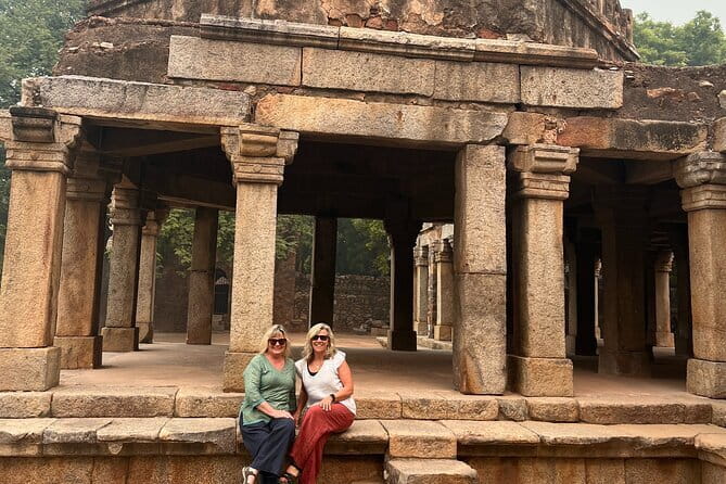 Delhi 360° : Covering all the aspects of Delhi with Female Guide - A day that links two different Delhis