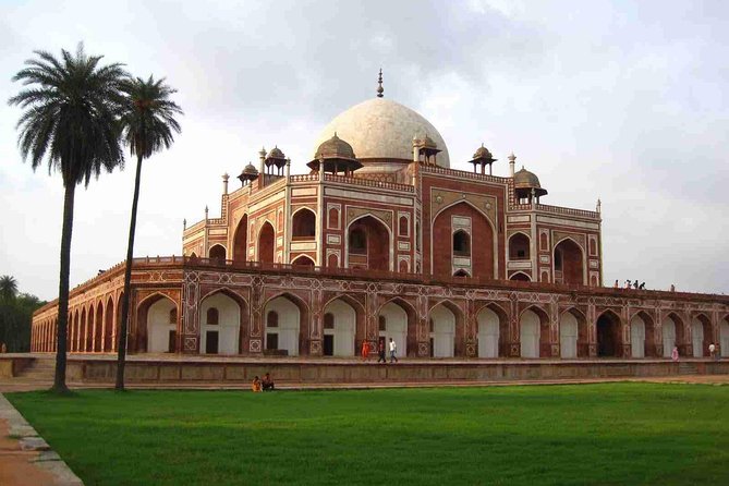 Delhi Agra Jaipur Tour -''Oberoi Special for 5 Nights - Sightseeing days by AC car, and the costs you should budget