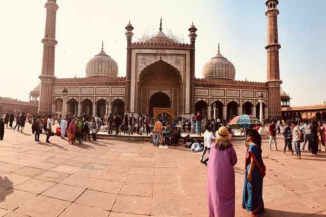 Delhi City Full or Half Day Tour: Explore Old & New Delhi - Gurudwara Bangla Sahib: a calm break in the middle