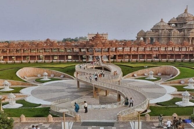 Delhi: City Sightseeing Private tour Half or Full-Day Option - Lotus Temple and Gurudwara Bangla Sahib for a calmer kind of wow