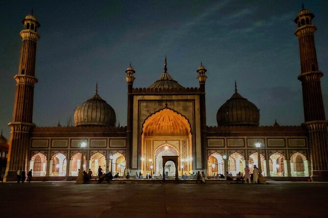 Delhi: Customized Full Day Tour of Old and New Delhi - India Gate, Rajpath pass-by, and the government-zone sweep