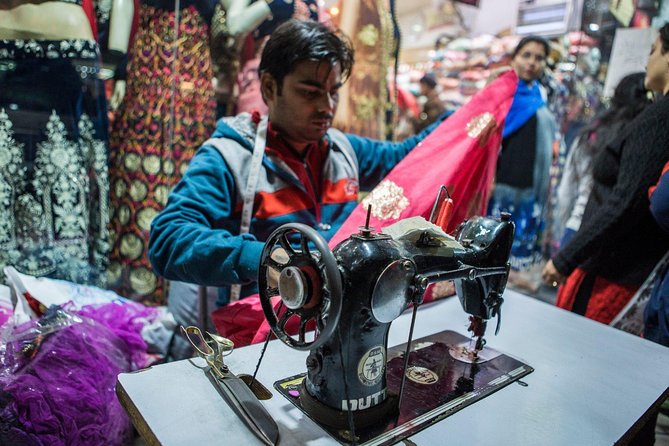 Delhi Food Walk: Rickshaw Ride, Street Eats & Market Tour - Shawarma and Fruit Beer: Why the Flavor Blend Matters