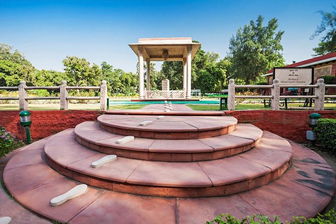 Delhi Full Day Including Old and New Delhi Private Tour - Jama Masjid: the scale, the courtyard, and what to notice