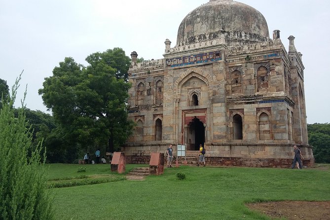 Delhi: Old and New Delhi Private Full or Half Day City Tour - Old Delhi first: Red Fort parking and a walk toward Chandni Chowk