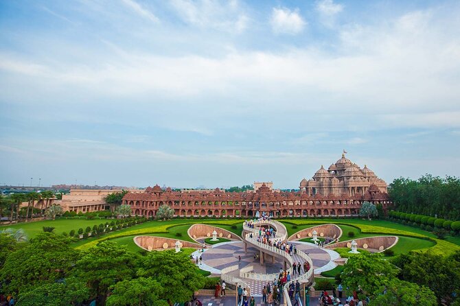 Delhi: Old & New Delhi Full or Half Day Tour - Rashtrapati Bhavan architecture stop: a landmark look at the presidential residence
