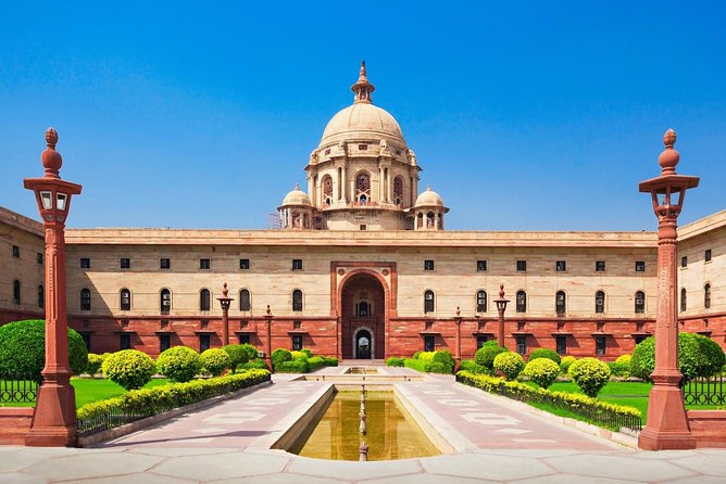 Delhi Private City Tour: Customize your own - Gurudwara Sis Ganj Sahib: a quiet, meaningful counterpoint