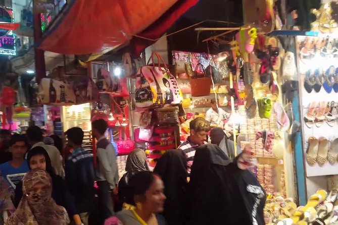 Delhi: Private Half-Day Guided Shopping Tour with Transfer - Getting picked up, riding in comfort, and staying flexible