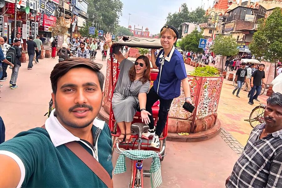 Delhi: Private Old and New Delhi Full or Half-Day City Tour - Gurudwara Bangla Sahib, Sikh traditions, and the meal you can feel