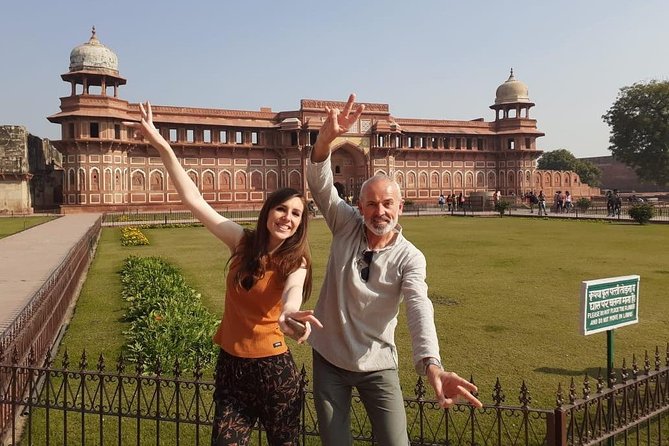 Delhi : Sunrise Taj Mahal & Elephant conservation - All Inclusive - Getting your photos right: guides as photo assistants