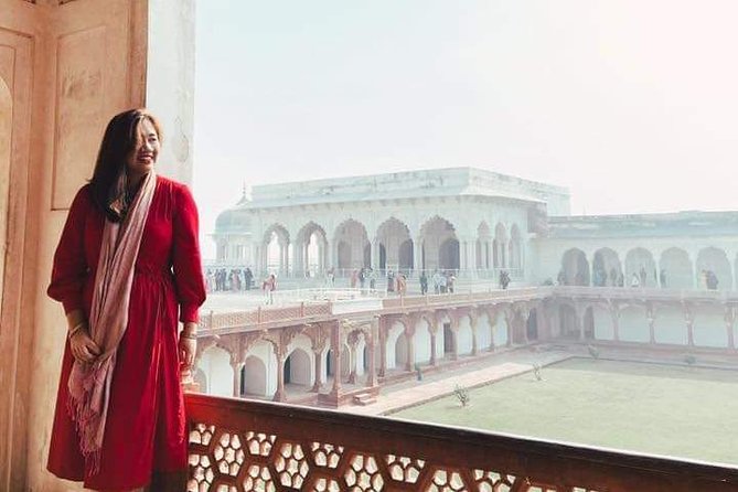 Delhi : Sunrise Taj Mahal & Elephant conservation - All Inclusive - Agra Fort: Mughal power, told in a compact walk