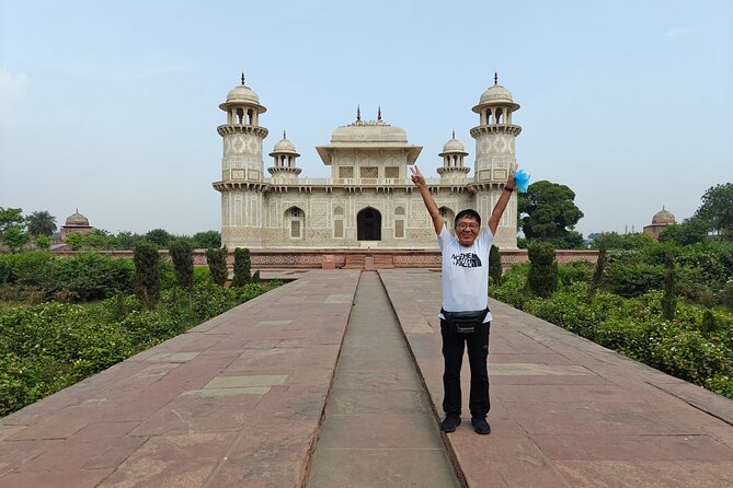 Delhi: Taj Mahal Agra Fort & Baby Taj Tour by Car with Fast Entry - Price and value: what $32.61 per person is really covering