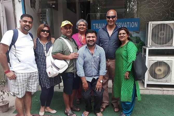 Delhi Taj Mahal Delhi Tour - The guide and driver setup: what makes it feel easy