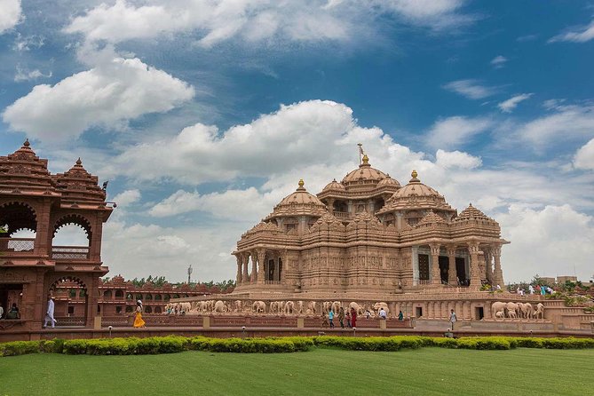 Delhi: Visits to Swaminarayan Akshardham with guide & transfers - Pickup, timing, and why the half-day format works
