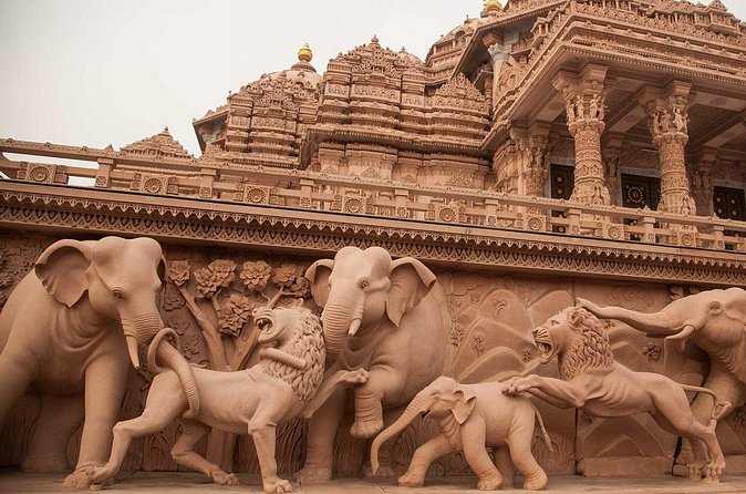 Delhi: Visits to Swaminarayan Akshardham with guide & transfers - How the guide can change your whole visit