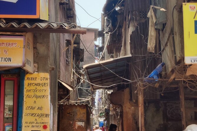 Dharavi Slum Walking Tour: Mumbai’s Inspiring Small Industries - Why Dharavi at a walking pace is the point