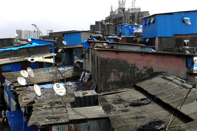 Dharavi Small-Group Mumbai - Walking Tour with Guide and Optional Add-ons - Walking the Lanes, From Food Smells to Cyber Cafes