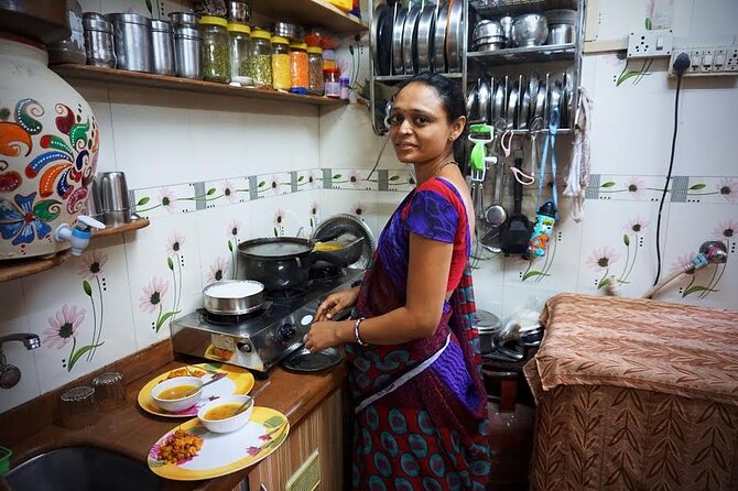Dharavi Tour and Family Lunch - The Home Lunch: Vegetarian, Thali-Style, and Meaningful