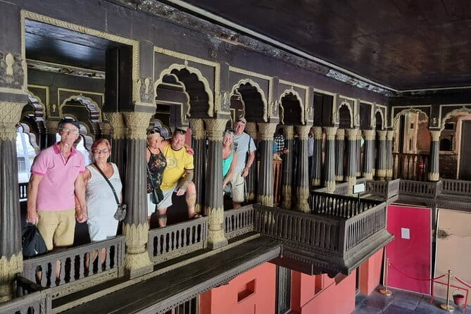 Discover Bangalore with Me (A Private Historical Walk Tour) - KR Market: flowers, smells, and the working rhythm of a local business