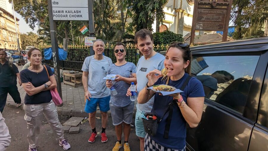 Discover Mumbai's street & beach with Vegetarian food tour - Girgaum Chowpatty: chaat on the beach, plus the pav bhaji story