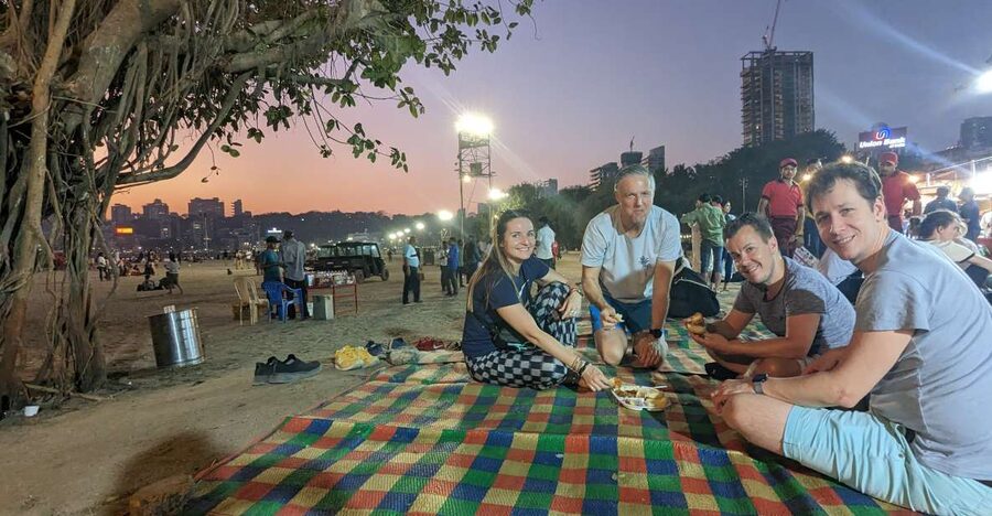 Discover Mumbai's street & beach with Vegetarian food tour - Churchgate Khau Galli: vada pav, dosa, and easy street-food wins