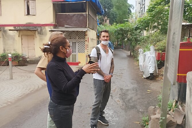 Discover the Hidden Gems of Bandra on an Engaging Walking Tour - Bandra Fort, Castella de Aguada: Portuguese Names and Coastal Power
