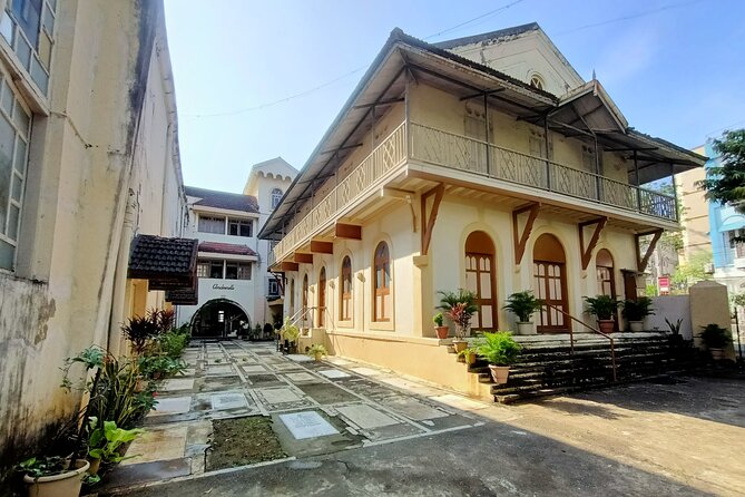 Discover the Hidden Gems of Bandra on an Engaging Walking Tour - Route Map in Your Head: From St. Andrew’s Church to Taj Lands End