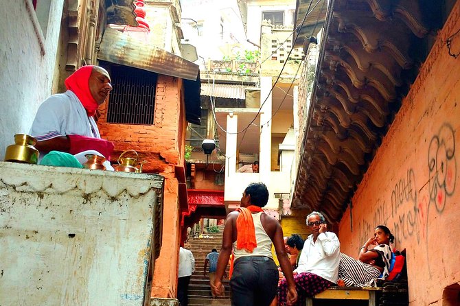 Essential Varanasi (North and Manikarnika) Walking Tour - Bhartendu Harishchandra Udhyan: Where the Old City Lets You Breathe