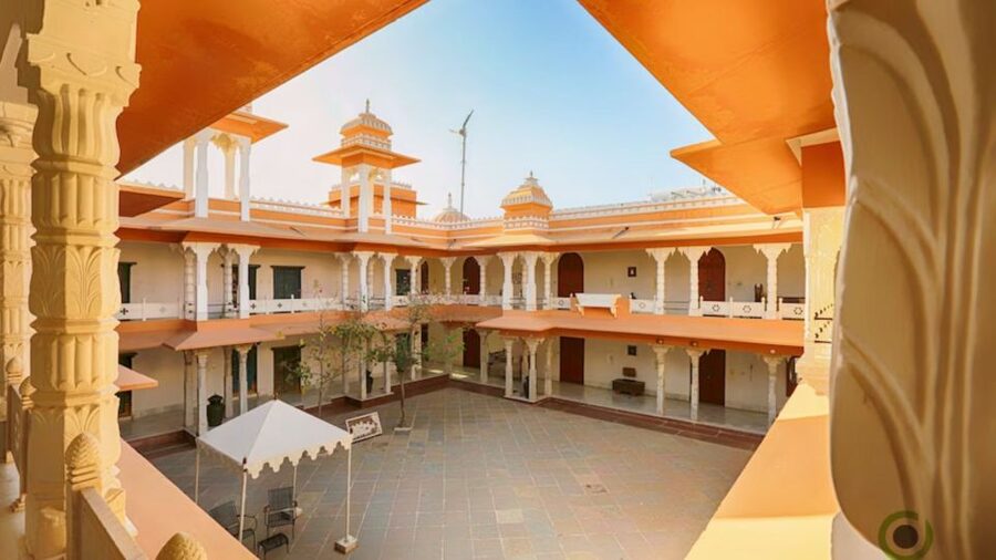 Experience Luxury: Private Museum, Vintage Car Ride - Renaissance palace architecture plus a story-led guided walk