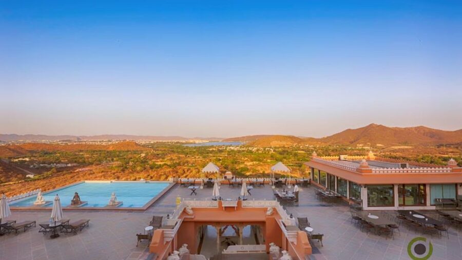 Experience Luxury: Private Museum, Vintage Car Ride - Who this experience suits best in Udaipur