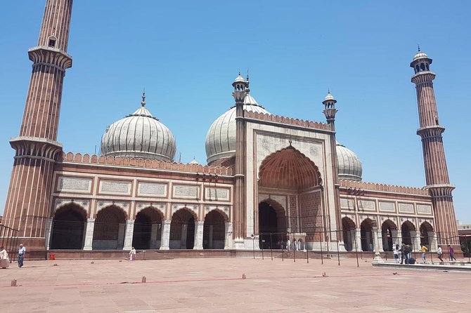 Explore the Beauty of Old Delhi & the Spice Market! - A guide can make or break market time, and here it shines