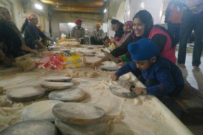 Explore the Beauty of Old Delhi & the Spice Market! - Stop 1, Jama Masjid: scale, worship, and why 30 minutes is enough