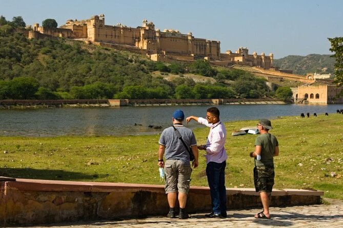 Four-Day Luxury Golden Triangle Tour to Agra & Jaipur From Delhi - Day 1 in Delhi: Jama Masjid, Chandni Chowk, and the Big-Name Classics