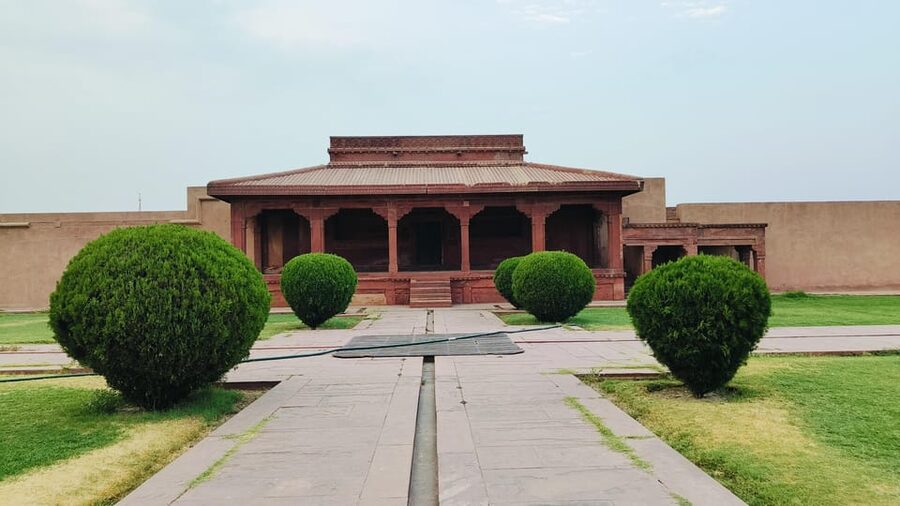 From Agra : Fatehpur Sikri Sightseeing by Private Car - Lunch stop in the schedule, but plan for food cost