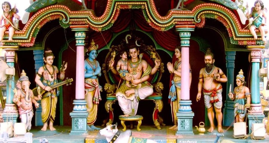 From Chennai: Private Kanchipuram and Mahabalipuram Day Tour - The role of your guide, from temple customs to making meaning