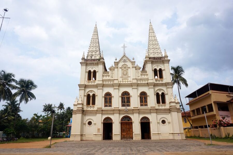 From Cochin: Fort Kochi and Mattancherry Sightseeing Tour - Fort Kochi waterfront views and Chinese fishing nets