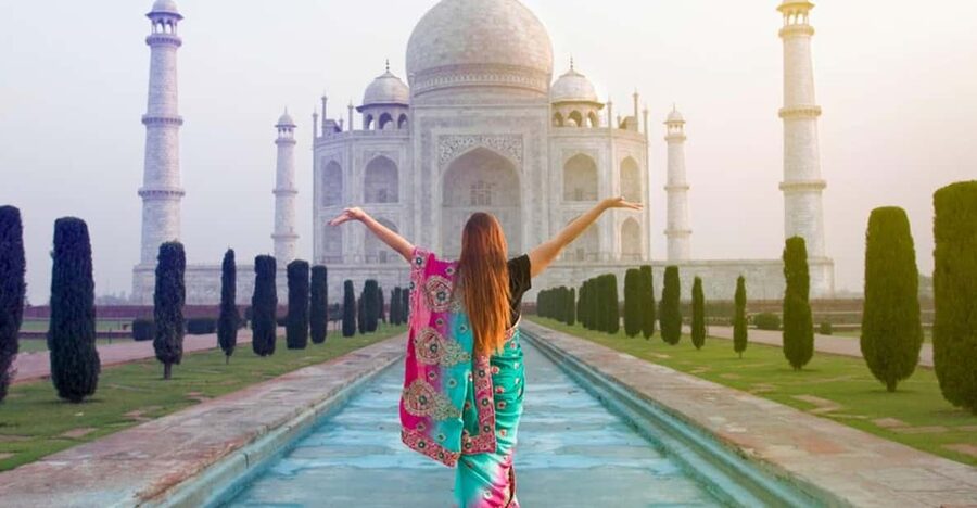 From Delhi/Agra: Taj Mahal Tour with Rental Saree Experience - Taj Mahal Looks Better in Traditional Attire
