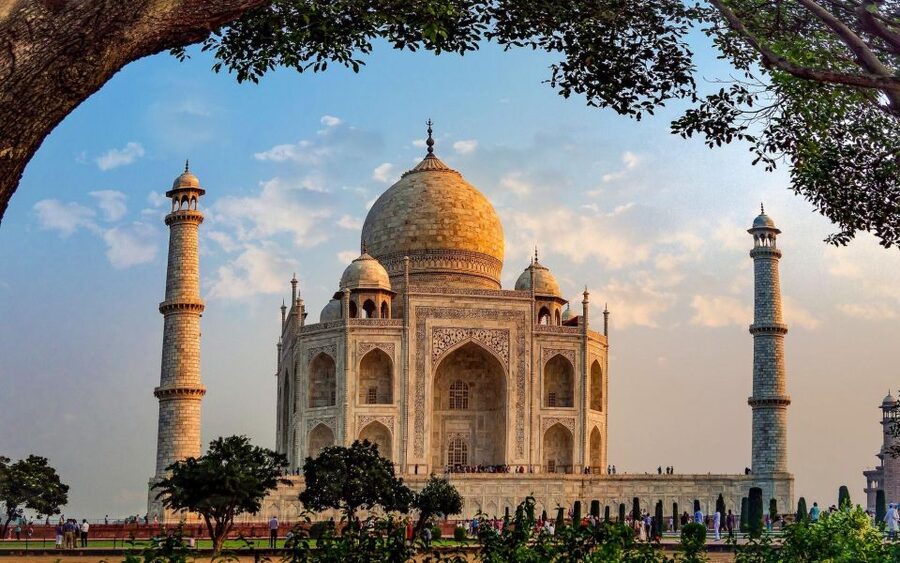 From Delhi:All Inclusive Taj Mahal Day Tour by Fastest Train - A Delhi-to-Agra Day Trip Built Around the Fast Train