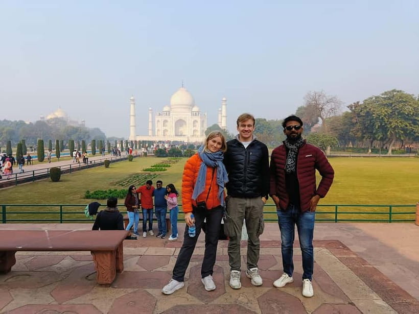 From Delhi:All Inclusive Taj Mahal Day Tour by Fastest Train - Agra Fort in Red Sandstone: Giant Walls, Big Views